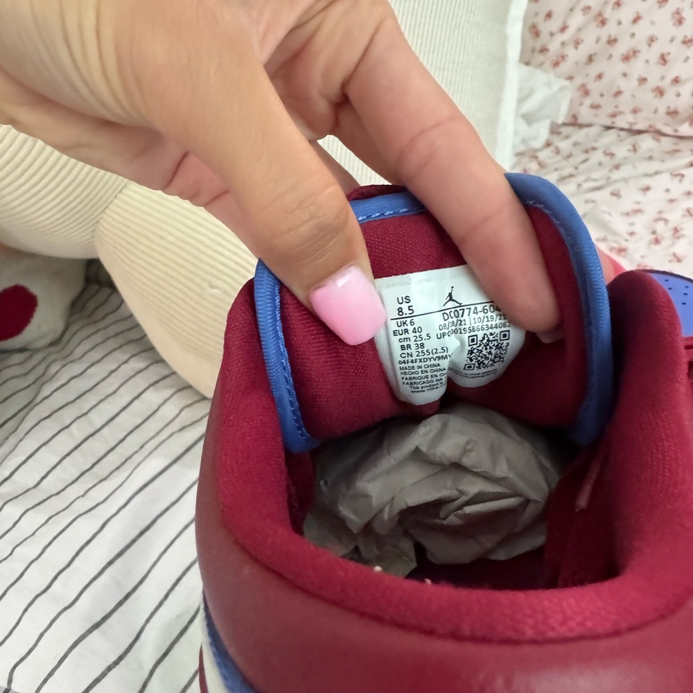 Woman's low dunks - Picture 7 of 7